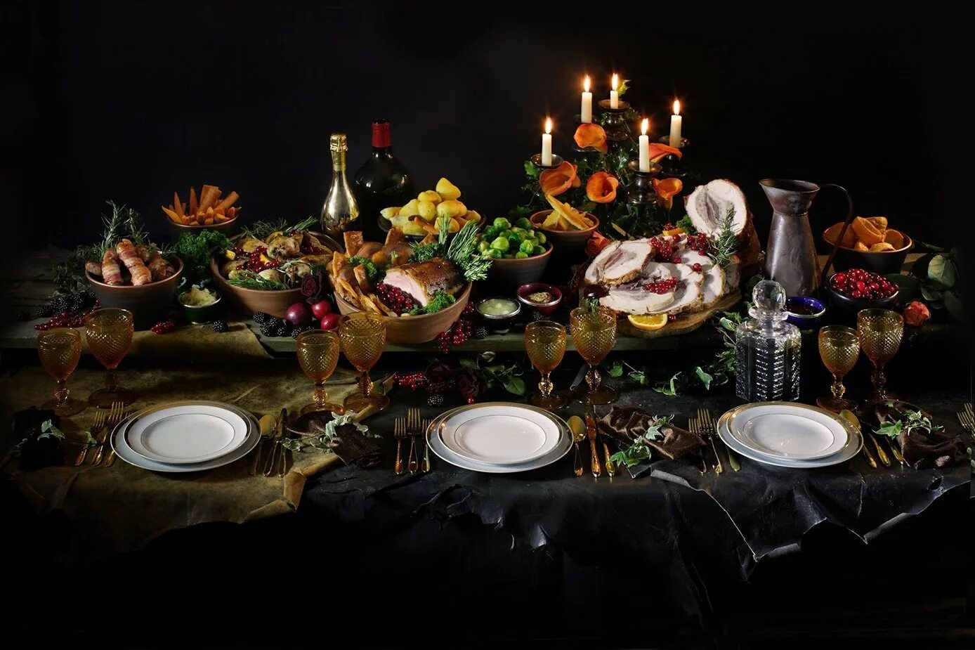 Накрытый стол. Красивый стол с едой. Шикарный праздничный стол. Праздничное застолье.