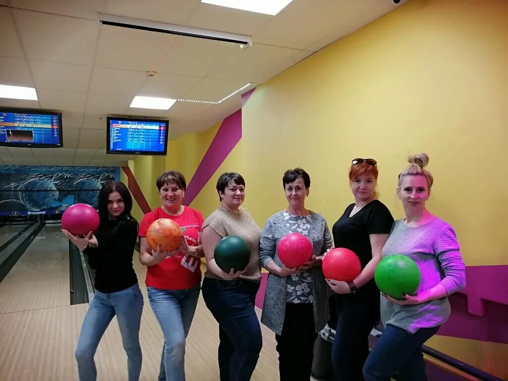 самокат боулинг москва. тц xl ярославское шоссе боулинг. новый боулинг в москве. ролл холл роллердром. боулинг академика туполева 15.