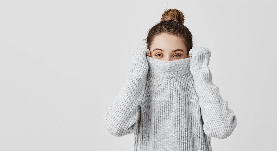 Сними свитер. Надевает кофту. Сними свитер. Take off a sweater. Свитер с горлом.