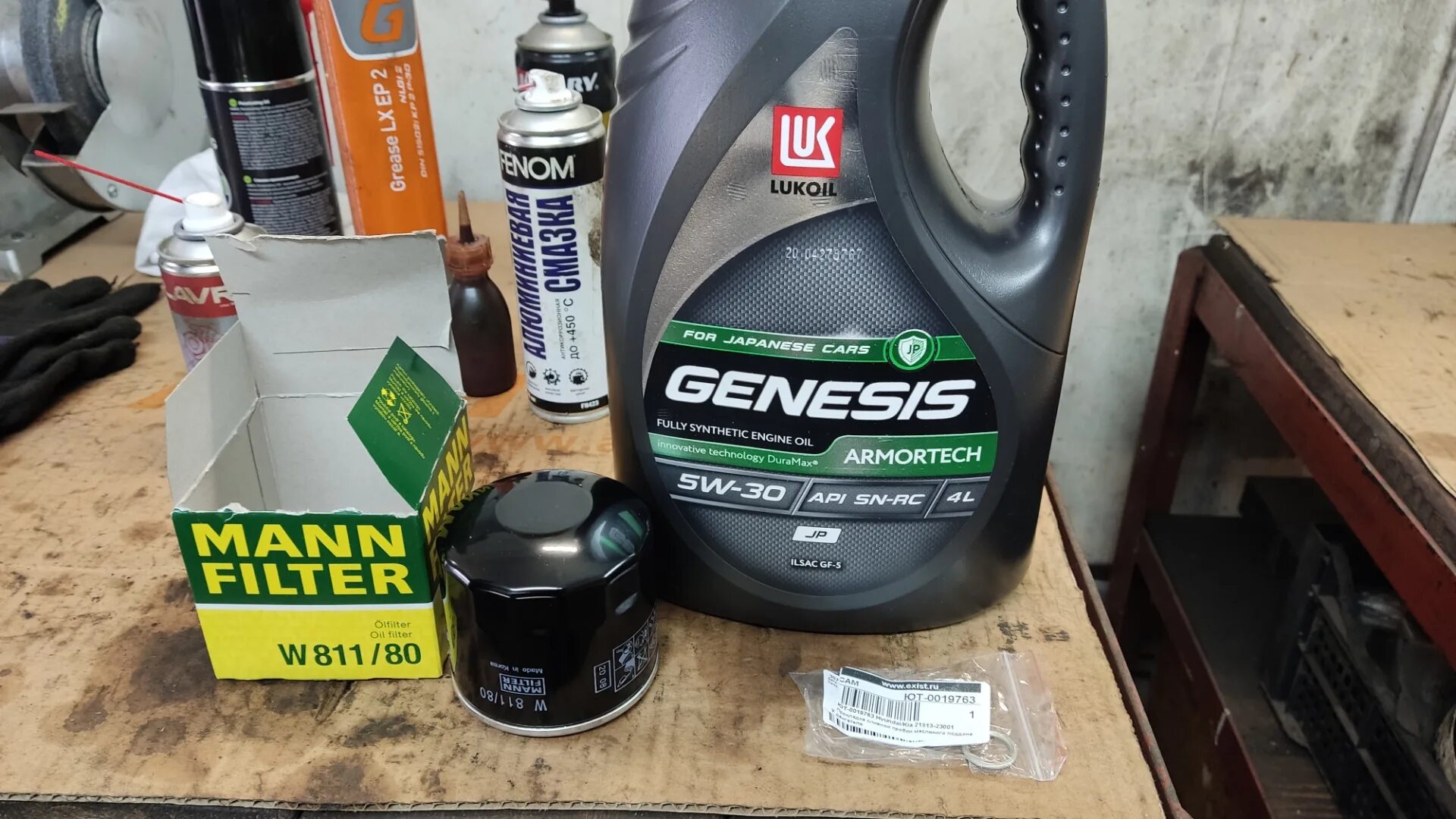 Масло лукойл солярис. Лукойл Genesis 5w30 Armortech for Japanese cars. Лукойл Genesis Armortech jp. Lukoil Genesis Armortech jp 5w-40. Lukoil Genesis Armortech 5w-40.