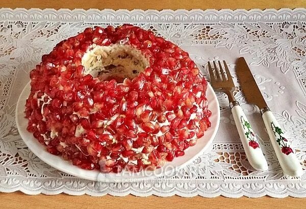 Гранатовый браслет салат. Гранатовый браслет. Гранатовый браслет салат без свеклы. Вкусный рецепт гранатового браслета салата. Салат гранатовый браслет с курицей.