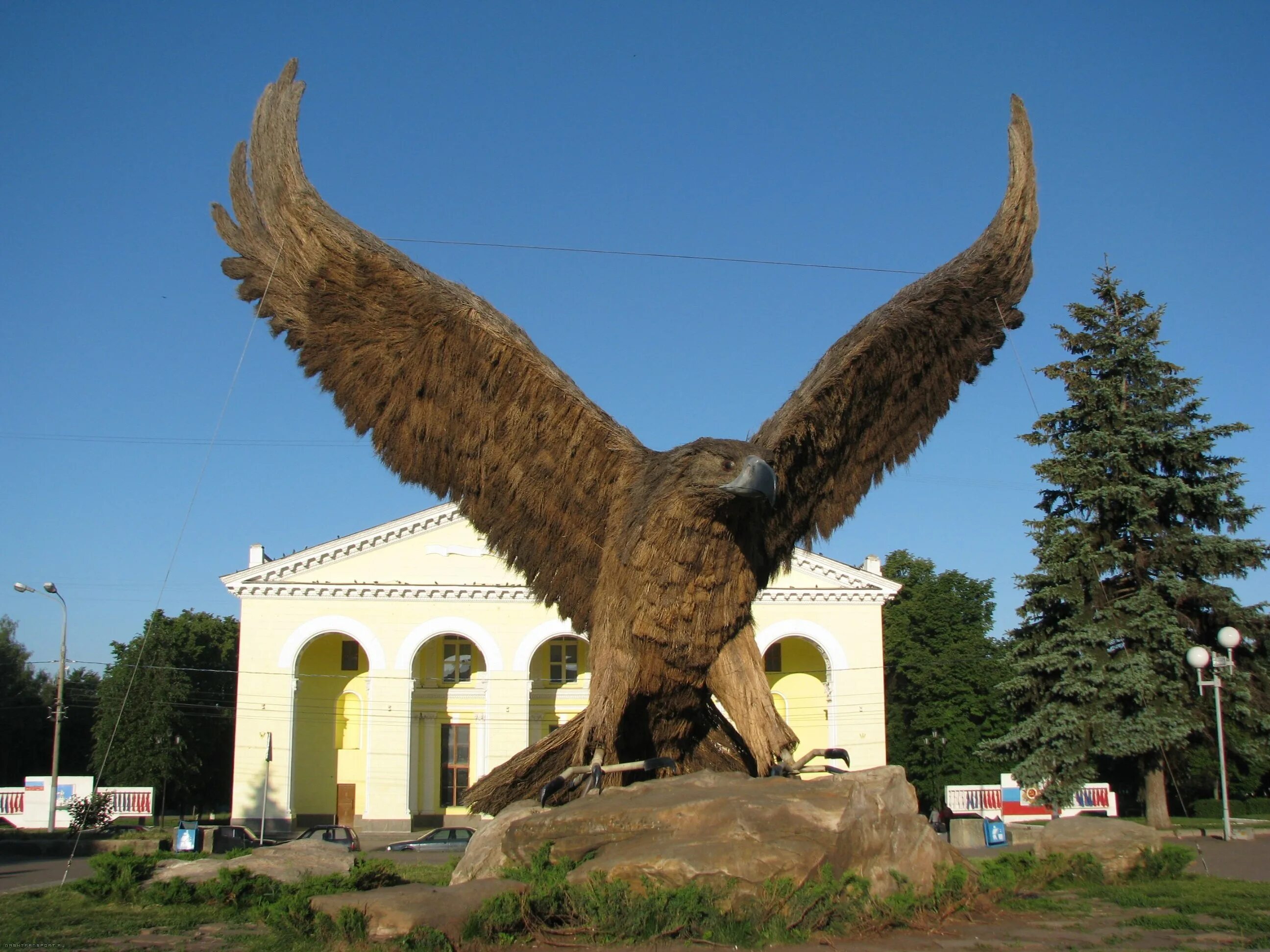 Россия 1 город орел. Достопримечательности города орла (орёл). Г Орел памятники орла. Статуя орла в городе Орел. Памятник Орлу в Орле.