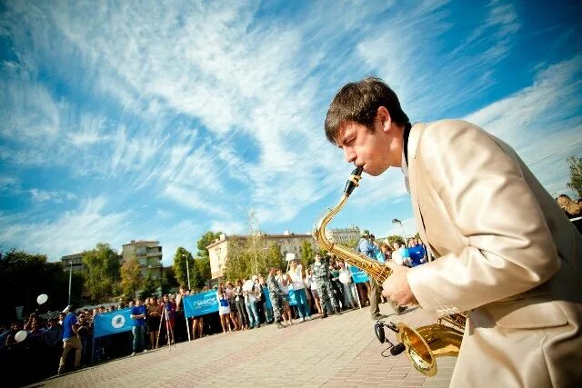 Вальс абдуллин. Уличные музыканты Казань. Скульптура саксофонист Челябинск.