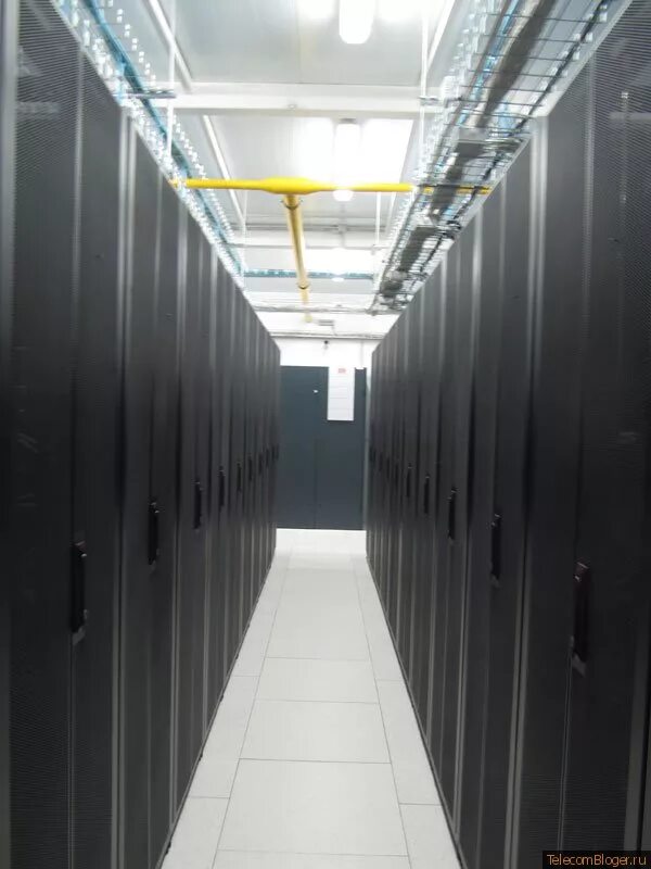 Модульный цод хуавей. Коридор цод. Двери холодного коридора цод siemon. Коридор цод. Коридор цод apc.