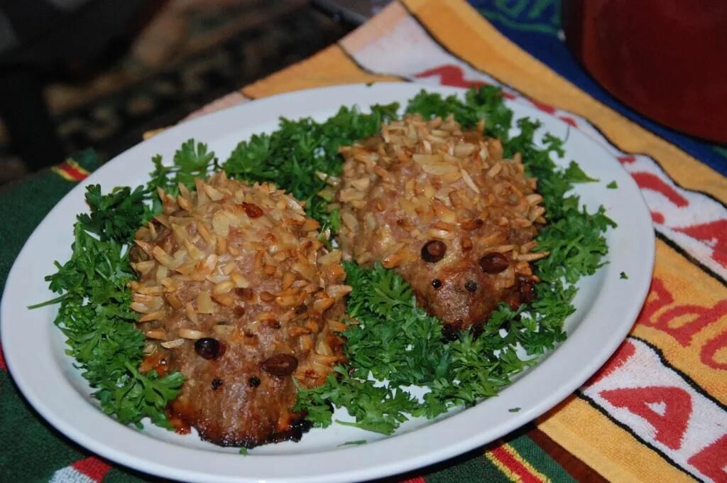 Свиные ежики с рисом. Закусочный ежик. ежики свиные. мясо ежика. ежики из свинины ккал.