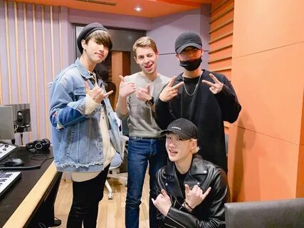 Stray kids everywhere all around