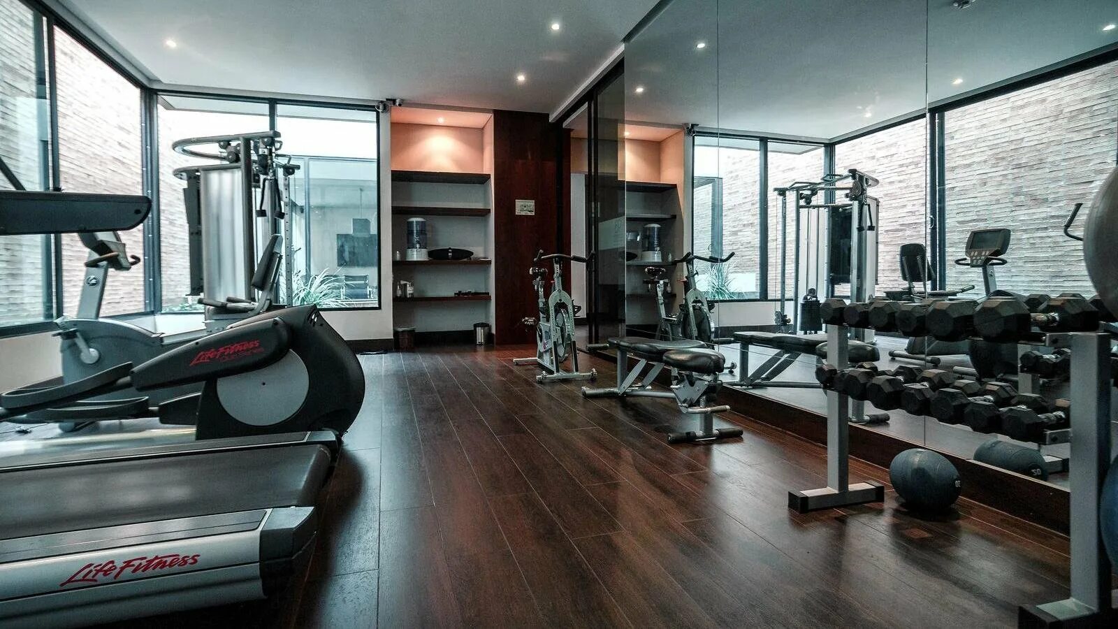 Алекс фитнес тореза. A fitness ростов-на-дону северный. A fitness тореза. Спортзал на тореза 114. Тренажерный зал мурино.