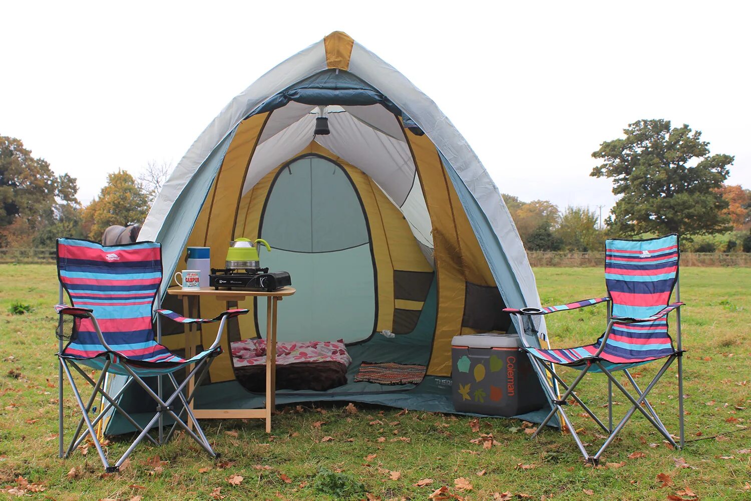 Палатка camping life pamir 2. Палатка на горе. Camping life 1. Столы у палаток на кемпинге. Camping life 1.