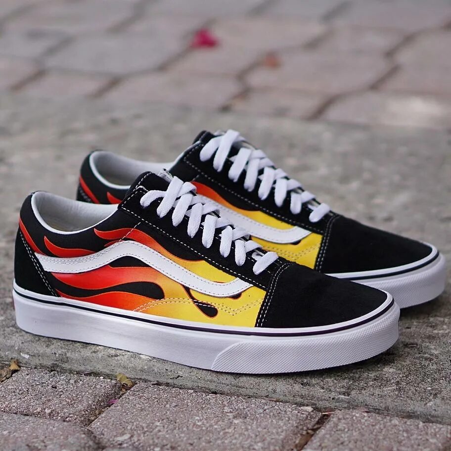 Олды кроссовки. Кеды ванс олд скул. кеды flame old skool. кроссовки ванс олд скул. кеды vans old school black flame.