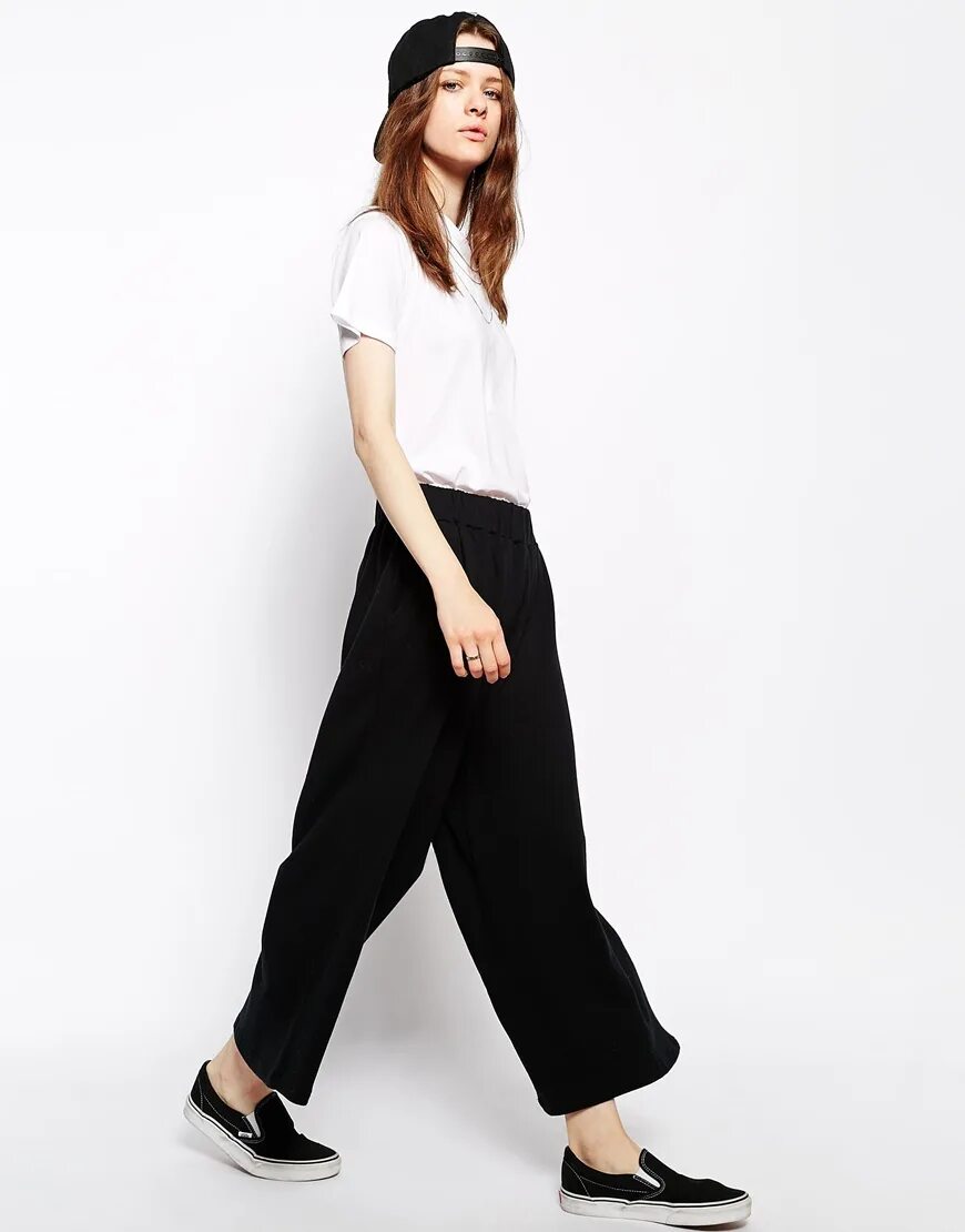 обувь под широкие брюки. широкие брюки стритстайл. брюки палаццо лето 2022. туфли под широкие брюки. обувь под широкие штаны.