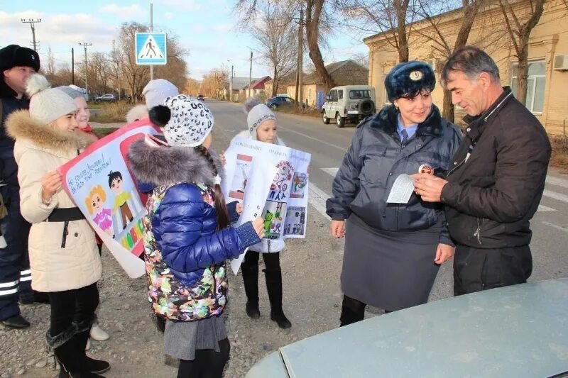 Погода на неделю в левокумском районе ставропольского. ДПС Левокумский район сотрудники. Полиция Левокумского района Ставропольского края. Встреча с участковым Левокумский район. Левокумский центр занятости вакансии.