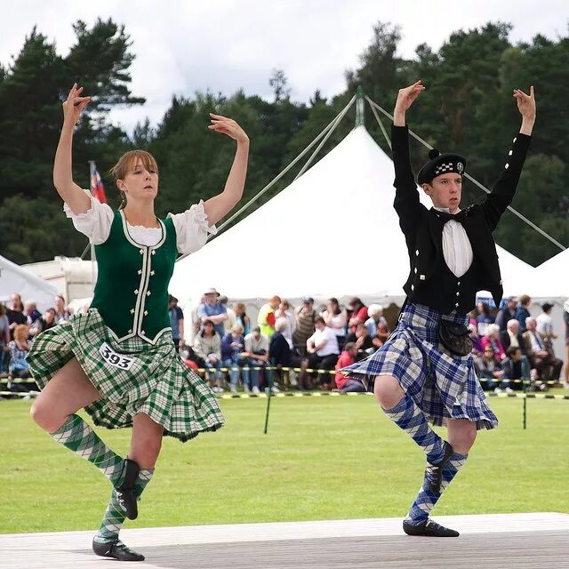 Национальный костюм Ирландии. Национальный костюм Ирландии мужской. Ледис степ шотландский танец. Национальная одежда ирландцев.