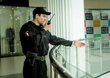 Человек работа охранником