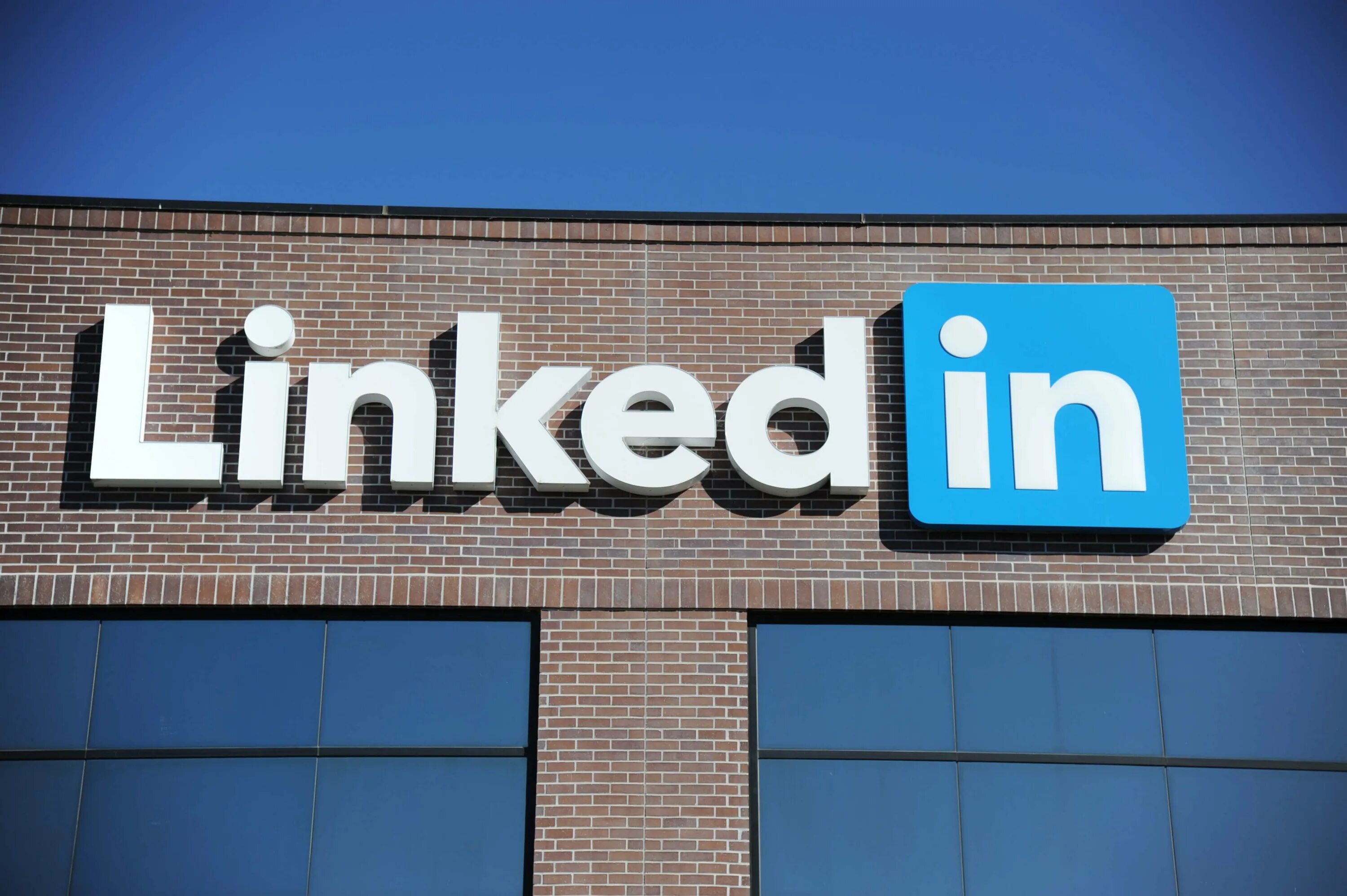 Линкедин это. Линкедин. linkedin социальная сеть. linkedin логотип. картинки для linkedin.