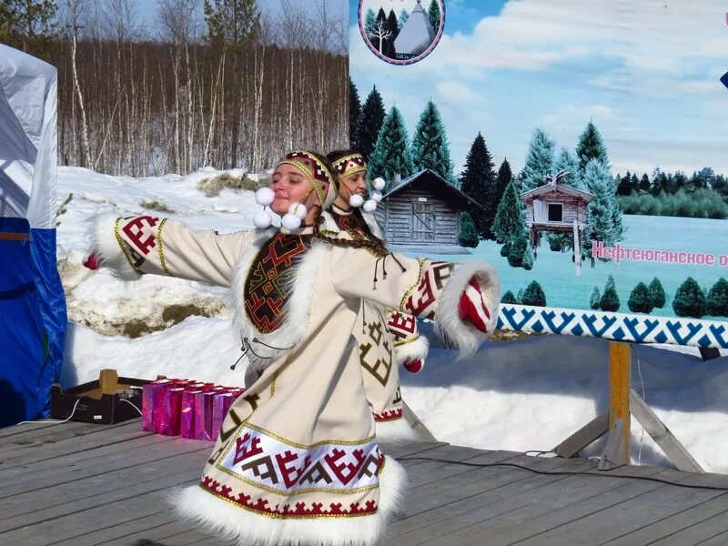 Праздник ханты и манси. «Национальные праздники народов Ханты и манси». Народный праздник Ханты-манси танцы. Ханты и манси Вороний праздник. Нефтеюганск Ханты и манси.