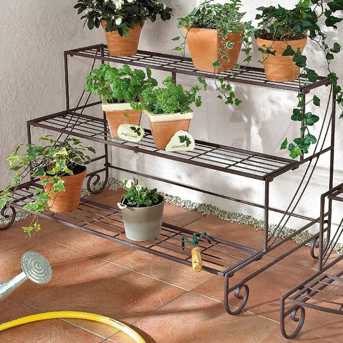 Лестница для цветов. Подставка для цветов для сада металлические. Стремянка для цветов деревянная. Стеллаж лесенка для цветов. Лесенка для цветов.