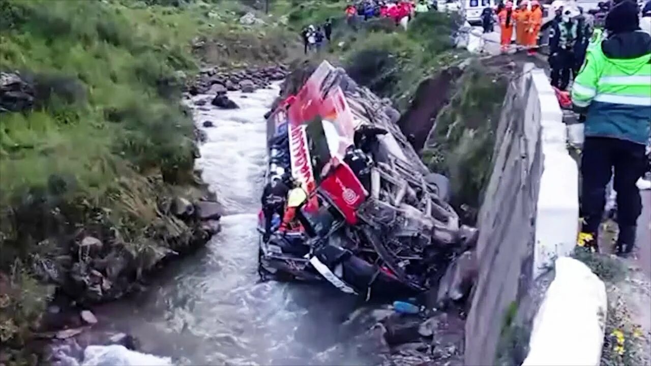 Автобус упавший в реку видео. Автобус упавший в реку видео
