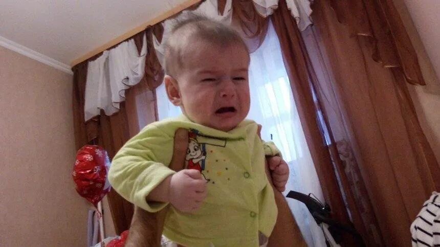 Малыш 1 год. Новорожденный ребенок. Ребёнок капризничает перед сном в 4 месяца. Капризы малышей новорожденных. Новорожденный ребенок плачет.