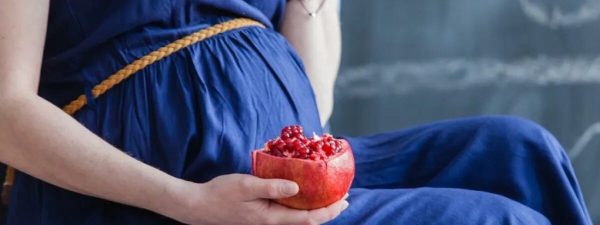 Беременная женщина с гранатом. Беременная с анемией. Полезный сок для беременных. Гранат можно беременным. Гранатовый сок аминокислоты.
