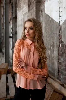Персиковая рубашка женская