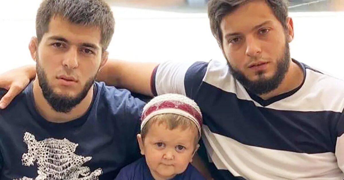 Папа хасбика. Популярный маленький дагестанец. Сестра хасбика. Хасбула магомедов хасбик. Родители хасбика.