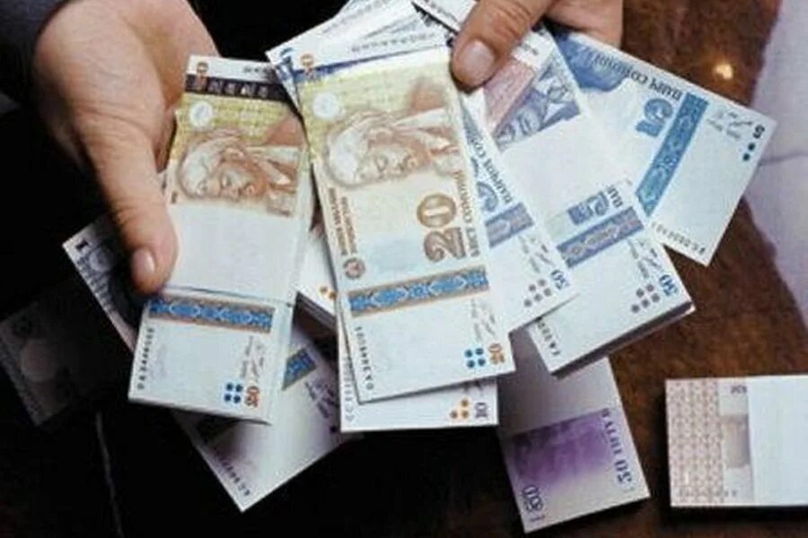 Купюра Сомони. Деньги Таджикистана. Таджикские деньги Сомони. Пачка денег Сомони.