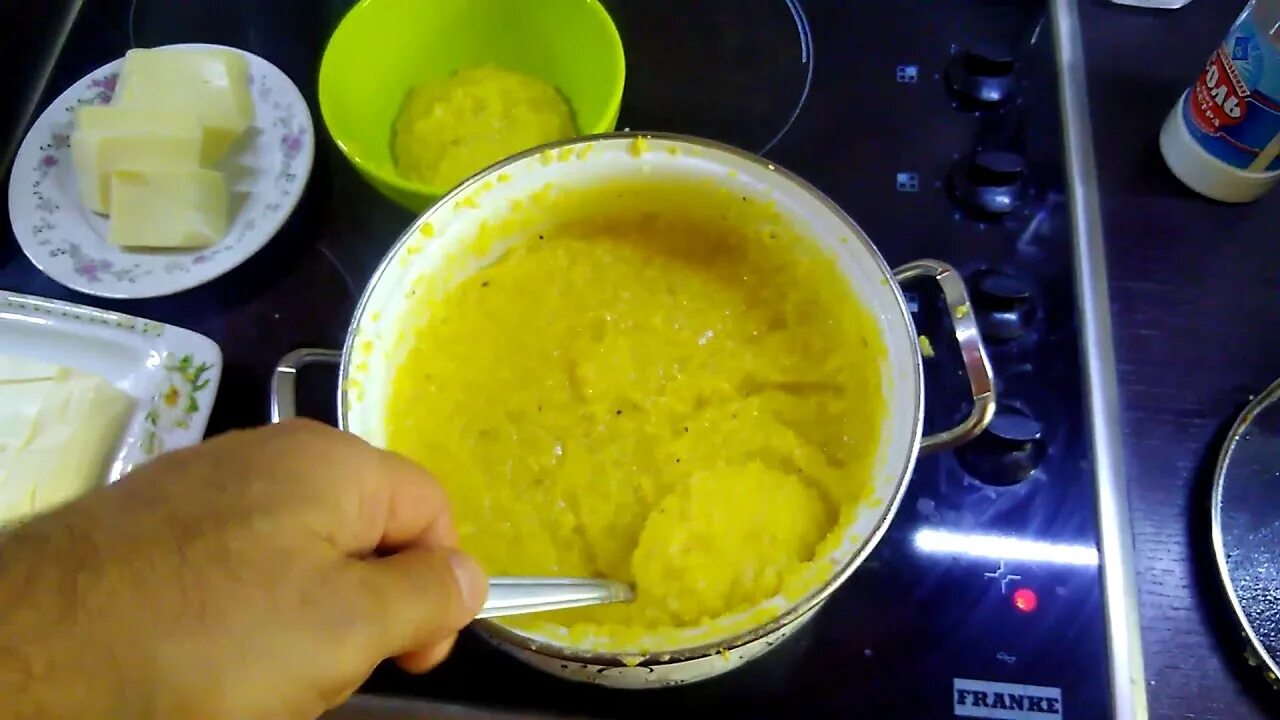 Кукурузная каша мамалыга. Мамалыга калорийность. Прикормка мамалыга для рыбалки. Молдавское блюдо из кукурузной муки. Кукурузная мамалыга для рыбалки.