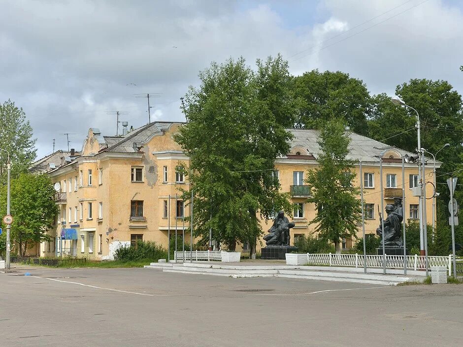 Посёлок первомайский новодвинск. Комсомольская площадь новодвинск. Новодвинск северная двина. Новодвинск архангельская область погода. Храм покрова пресвятой богородицы новодвинск.