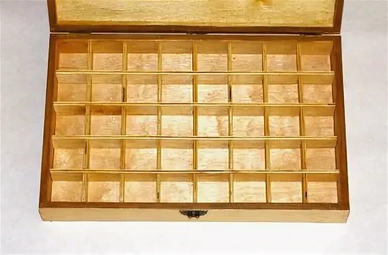 Коробки для коллекции камней. Коробочки для минералов. Ящик для коллекции камней. Деревянный ящик с ячейками. Ящик для коллекции камней.