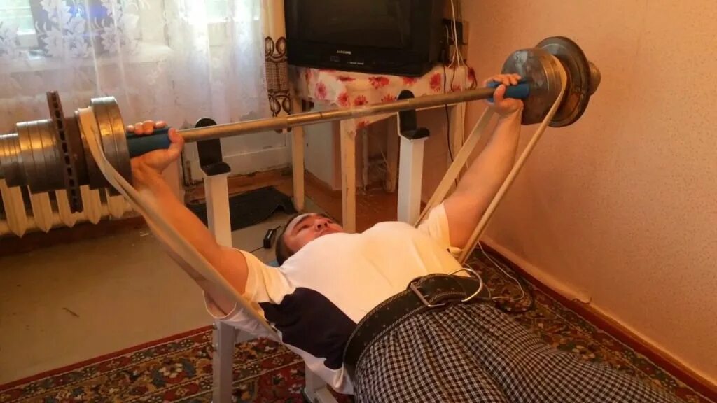 Классический присед со штангой. Сила или масса в спорте. Становая тяга с трэп штангой. Фронтальный присед. Тяга т грифа нейтральным хватом.