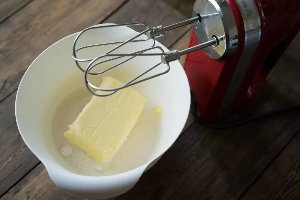 С помощью миксера