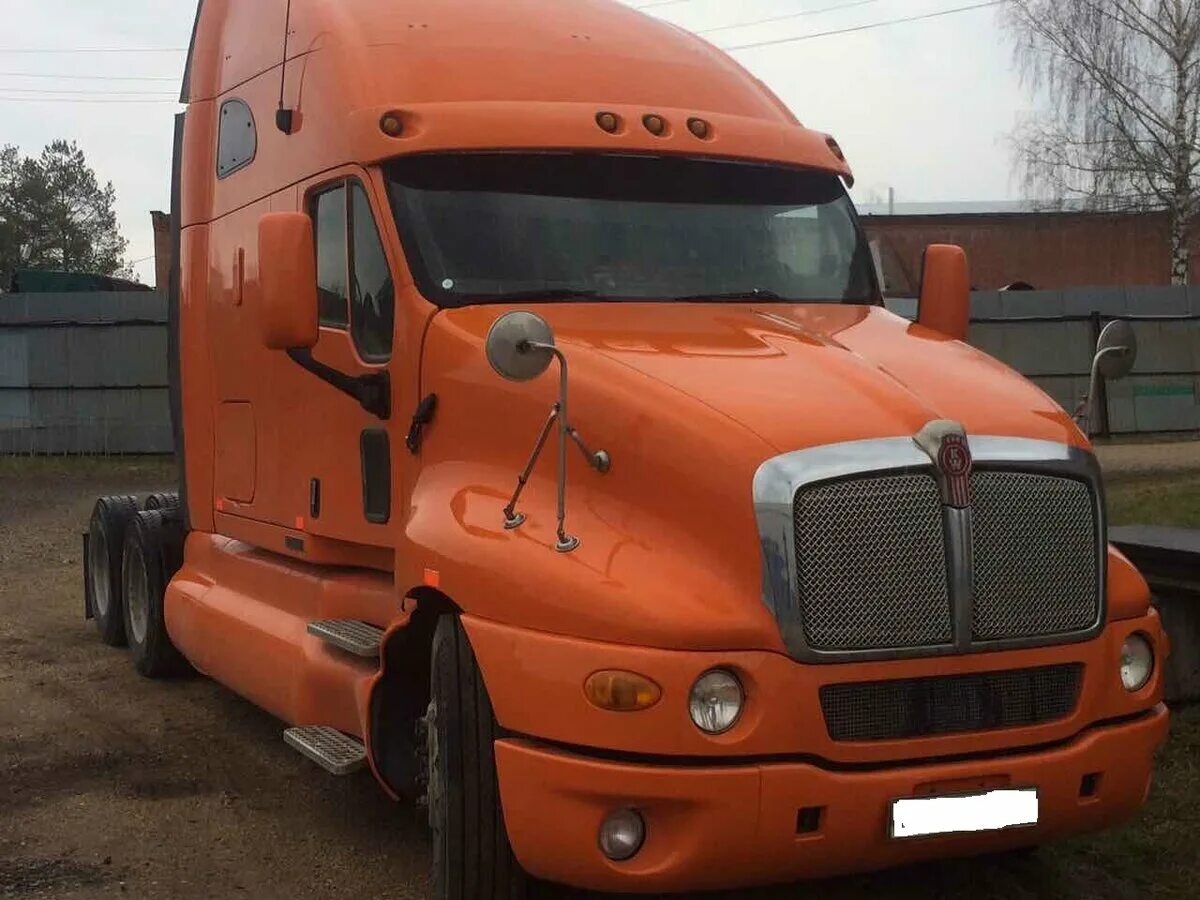 Купить т 2000. Седельный тягач Kenworth t2000. Кенворт т2000 двигатель. Кенворт т2000 2009 года. Кенворт т2000 оранжевый.