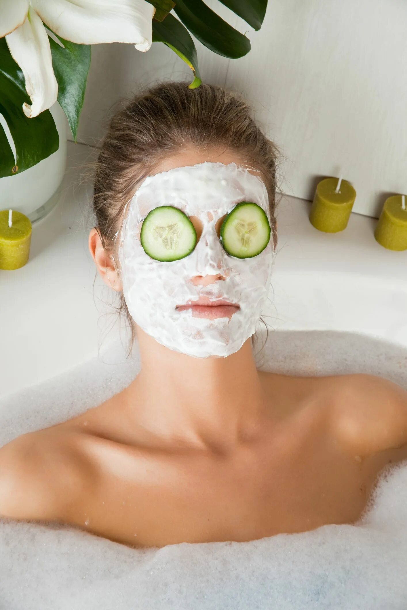 Mask spa. Девушка с маской на лице. Маска для лица. Красивые маски для лица. Женщина в косметической маске.