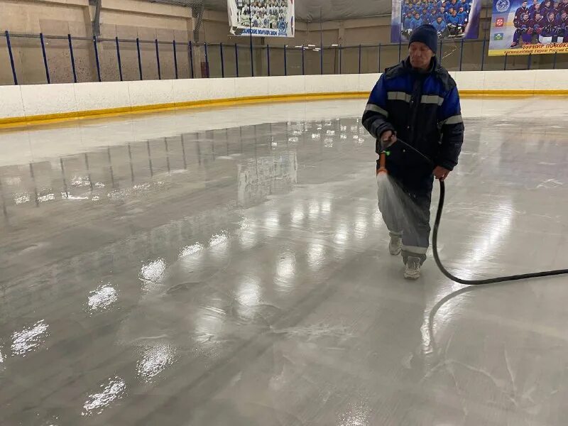 Ледовая арена факел екатеринбург. Каток фок в снежинске. Ледовая арена новобурейский. Фок айсберг снежинск. Фок айсберг.