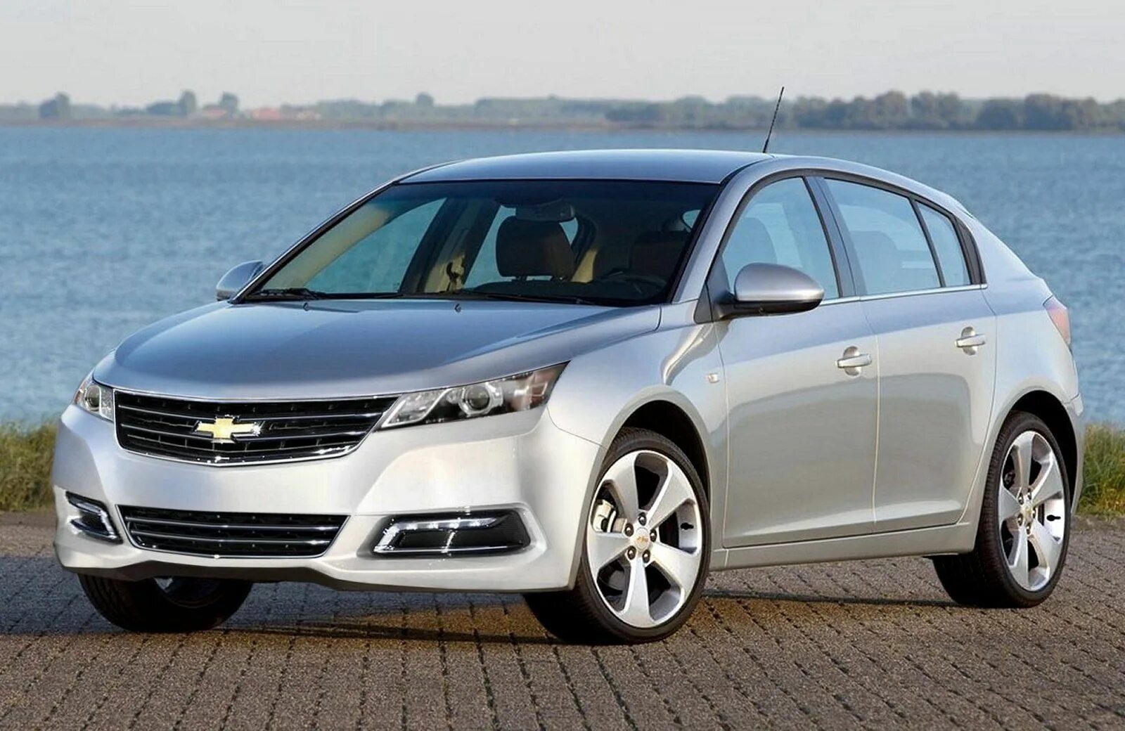 Шевроле круз какой класс. Chevrolet Cruze 2012. Chevrolet Cruze j300. Chevrolet Cruze Hatchback 2012. Chevrolet Cruze 2012 хэтчбек.