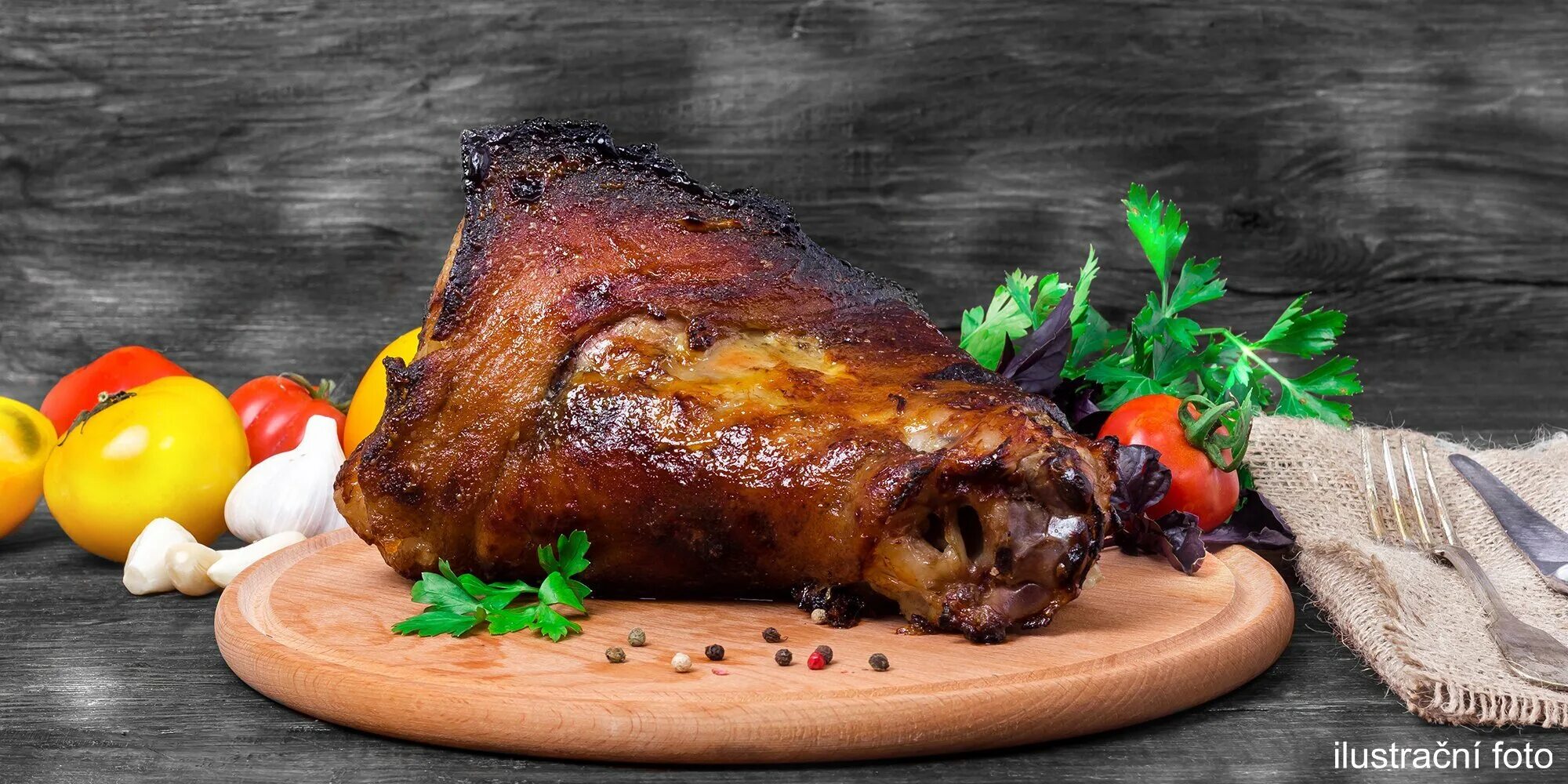 Жареный молочный поросенок. Блюда из кабана дикого. Кабан в духовке рецепт. Запеченные блюда из кабана. Жареная свиная нога.