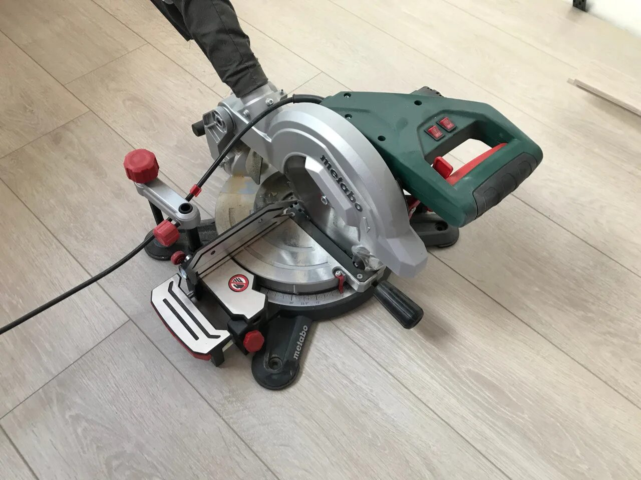 Купить metabo 216 m. Пила торцовочная Metabo ks216m. Metabo KS 216. Metabo KS 216 M Lasercut. Metabo KGS 216.