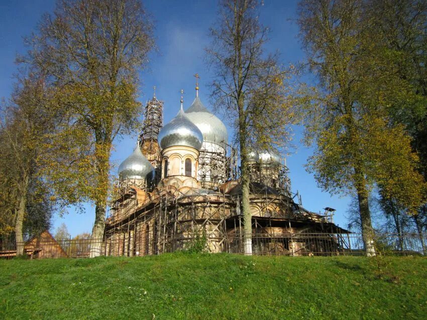 Три района ленинградской области. Пенино храм Рождества Пресвятой Богородицы. Пенино Сланцевский район храм. Храм в деревне Пенино Сланцевский район. Церковь Рождества Пресвятой Богородицы / д. Пенино.