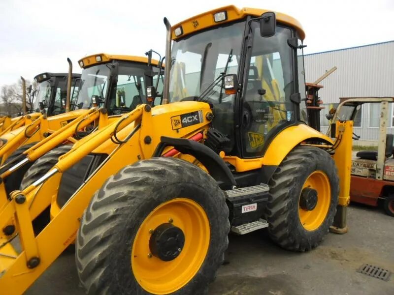 Jcb 4cx масла. Погрузчик JCB 4cx. JCB 4cx 2007. JCB 4 CX 2007 SM. Экскаватор погрузчик равноколесный вилы.