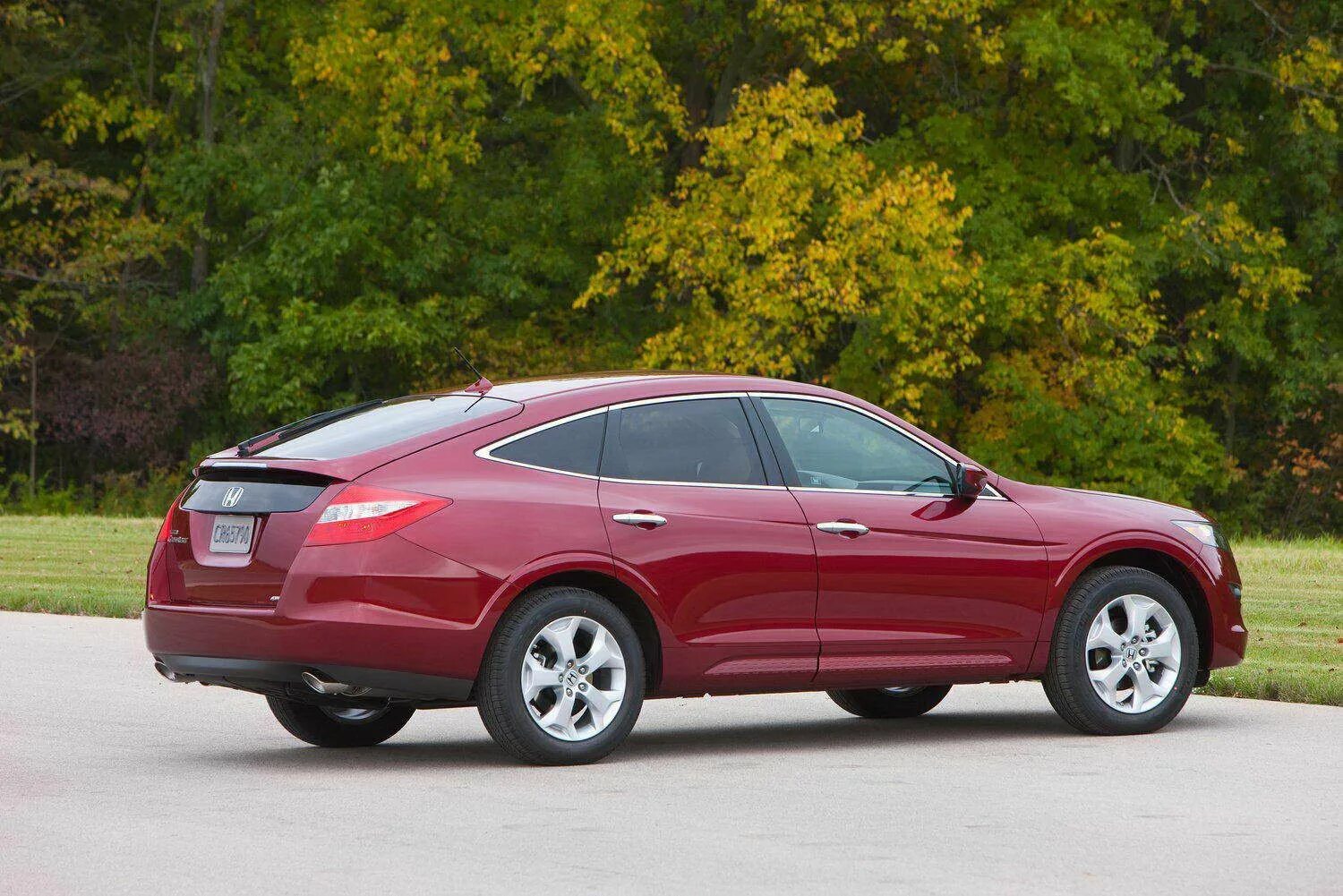 Хонда кросс тур. Хонда Аккорд Кросстур. Honda Crosstour 2010. Honda Accord Crosstour 2010 хэтчбек. Хонда Кросстур 2010.