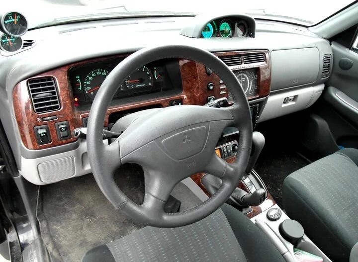 Дитя "Дакара" : Чего ожидать от подержанного Mitsubishi Pajero Sport : Off-road 