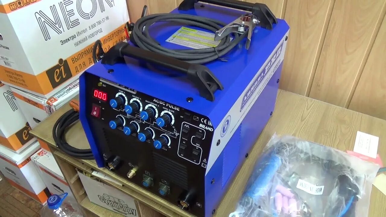 Aurora pro inter tig 200 pulse. Aurora Inter Tig 200 AC/DC. Aurora Pro Inter Tig 200. Сварочный аппарат Aurora Tig 200 AC/DC.