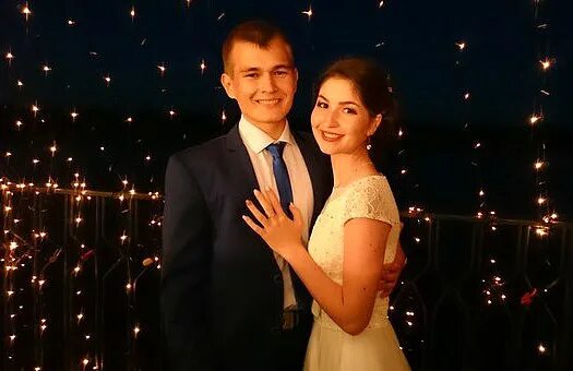 Королева школьного бала. Королева школьного бала. Американский выпускной. Королева америка сериал. Король и королева выпускного.