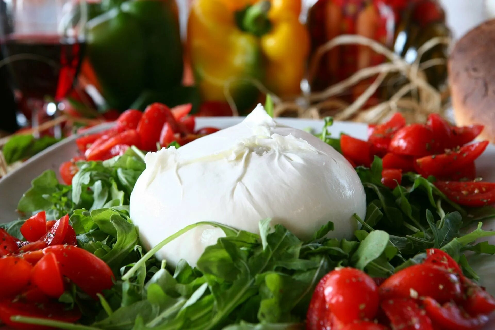 Презентация моцареллы. Приготовление сыра моцарелла. Моцарелла куда можно использовать. Сыр моцарелла. Сыр моцарелла производители.