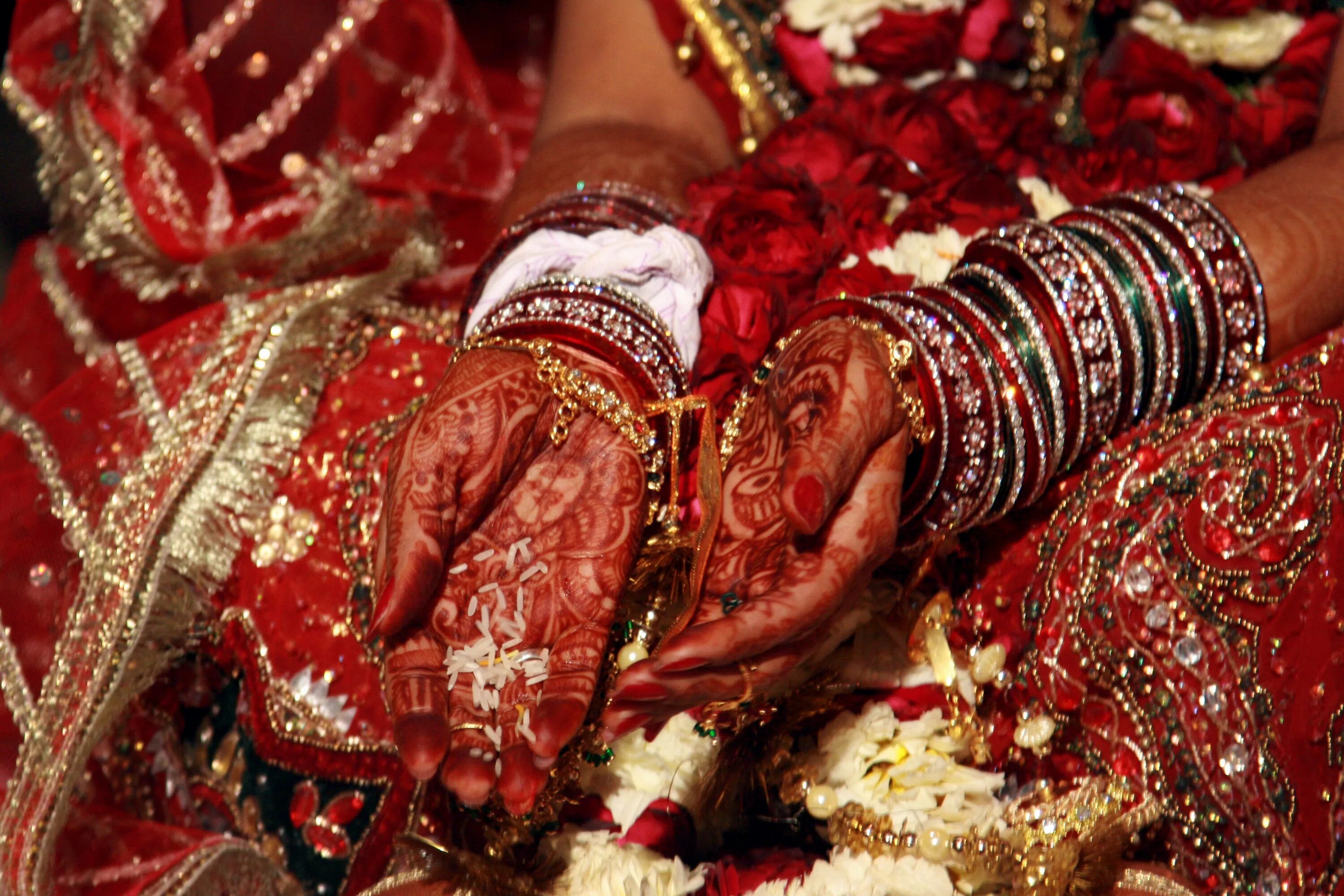 Это выражение происходит от индийской традиции почитания. Это выражение происходит от индийской традиции почитания. Это выражение происходит от индийской традиции почитания. Это выражение происходит от индийской традиции почитания. Арати пуджа.