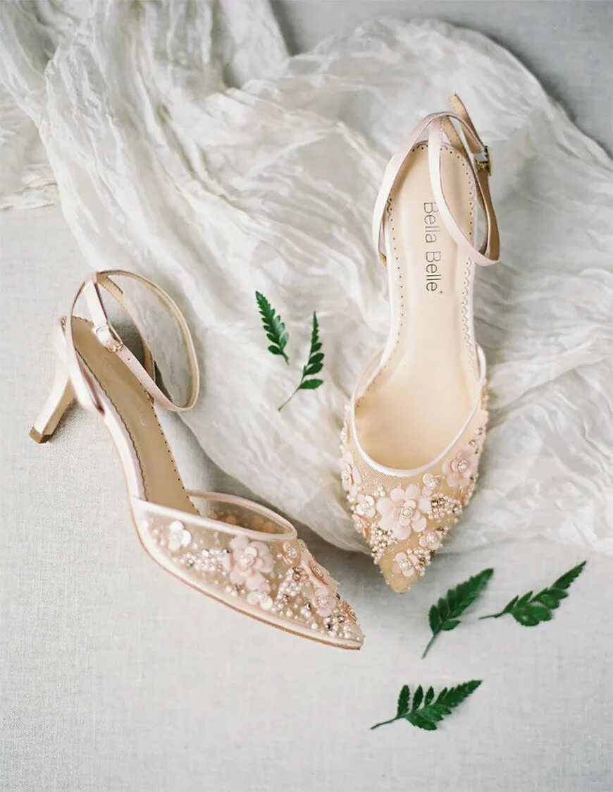 Туфли свадебные женские. Туфли невесты. Туфли белые свадебные. Туфли для свадьбы на низком каблуке. Свадебные туфли для невесты на низком каблуке.