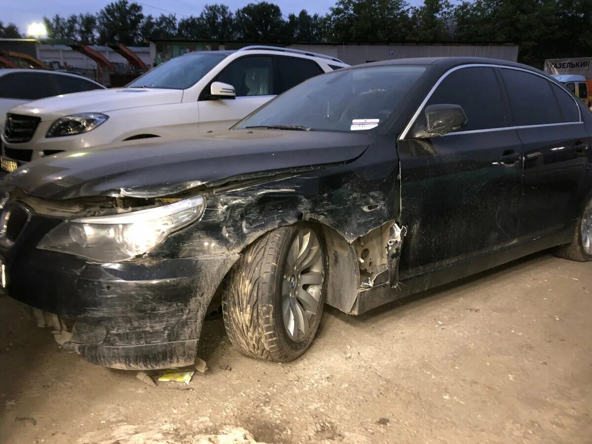 разбитая бмв е39. битая bmw f10. Bmw f33 битая. бмв 116 разбитая. битые бмв.