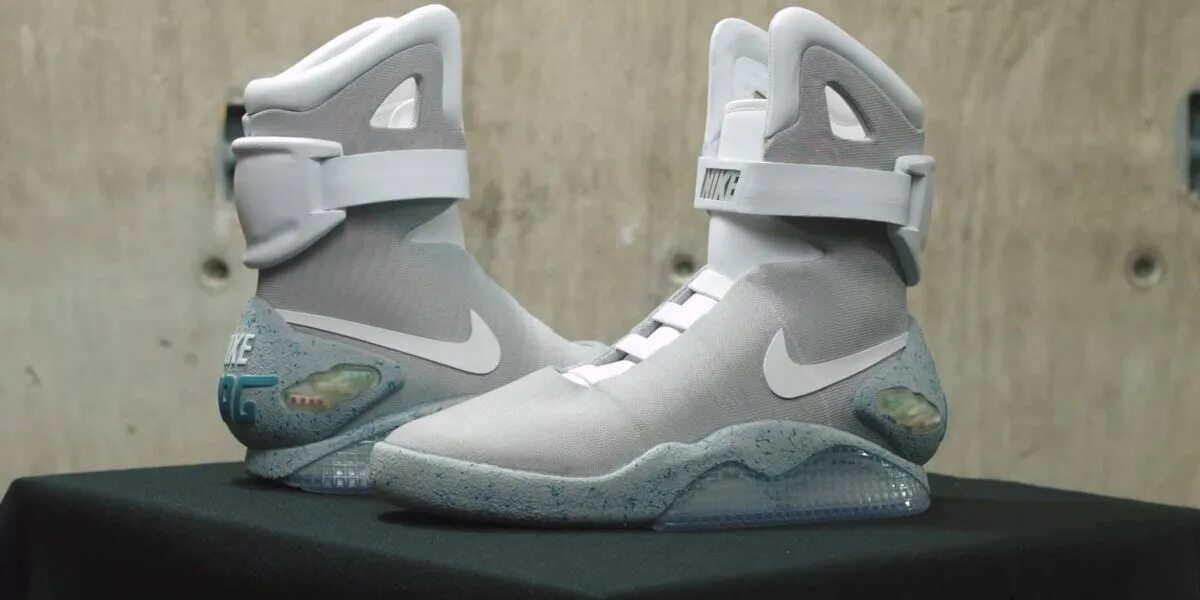 Самозавязывающиеся кроссовки nike. Nike air mag 2. Nike назад. Nike air mag 2011. Nike air mag.