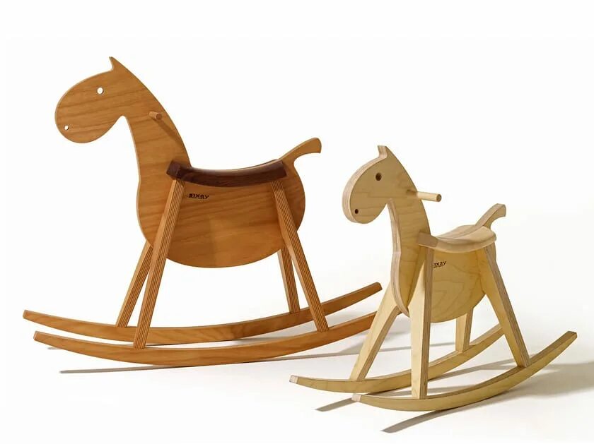 Качели лошадка. Лошадка-качалка Wooden Horse. Деревянная лошадка качалка. Детская качалка лошадка деревянная. Ребенок на деревянной лошадке.