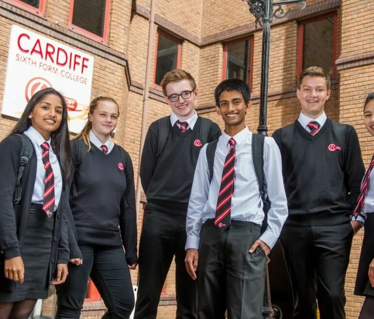 Cardiff sixth form College униформа. Cardiff sixth form College Школьная форма. Sixth form College в Англии. Cardiff sixth form collegeixth form College.